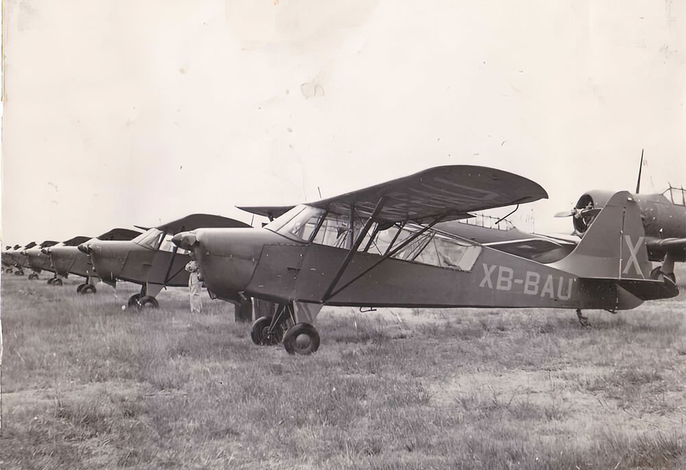 Aviones de combate XB-BAU.